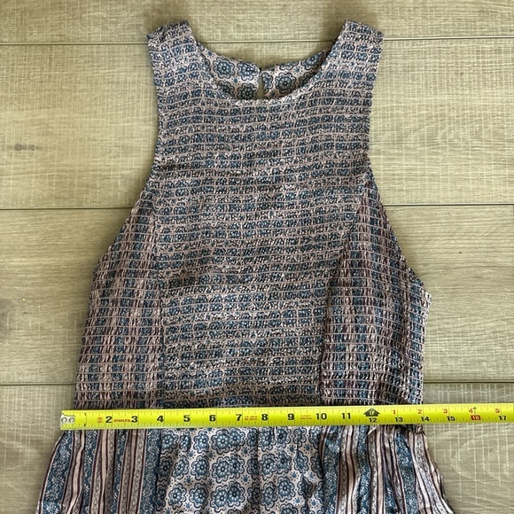 Patterned Halter Neck Dress - Picture 6 of 8